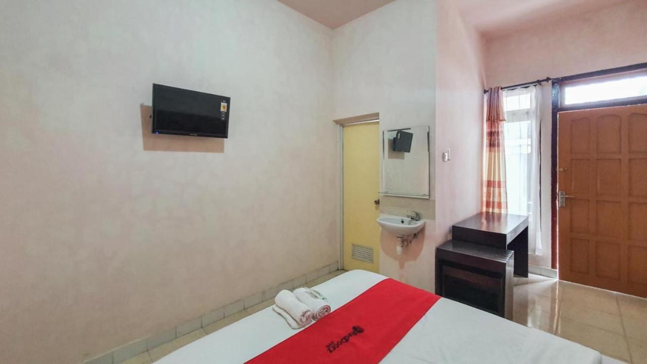 Reddoorz At Pujon Malang Hotel Бату Екстериор снимка