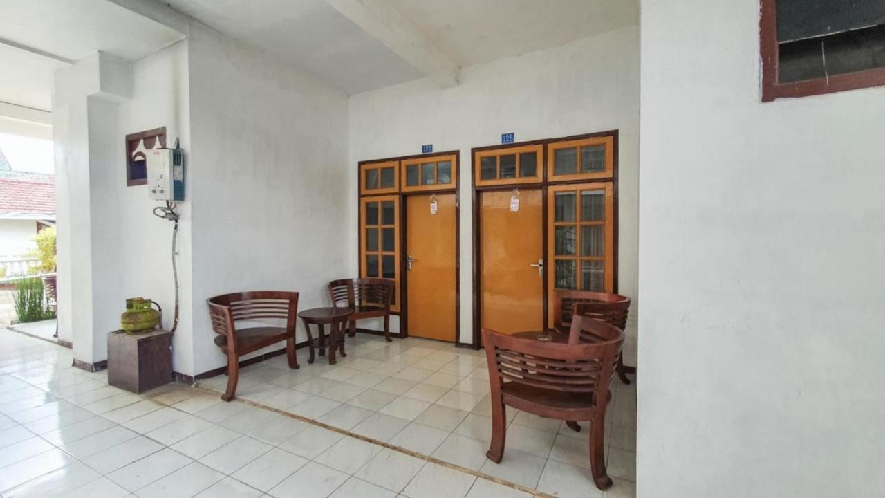Reddoorz At Pujon Malang Hotel Бату Екстериор снимка